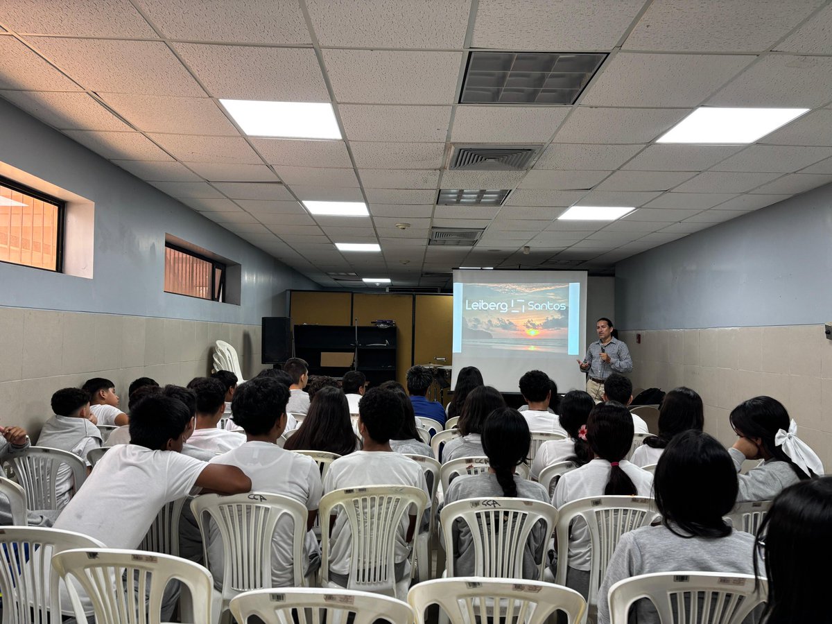 CiudadAlfaroEc's tweet photo. La charla "La fotografía es fácil 📸" de Leiberg Santos, dictada en el Museo Centro Cultural Manta, fue una experiencia enriquecedora para los estudiantes del Colegio Tarqui. 

1/4 https://t.co/dCFqAHfov0