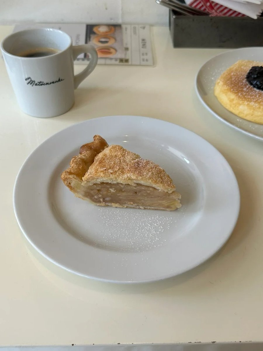 Janrinlay's tweet image. 人生はカフェオレみたいなもの、温かさがあるほどなめらかになると思わない？🤍🎀