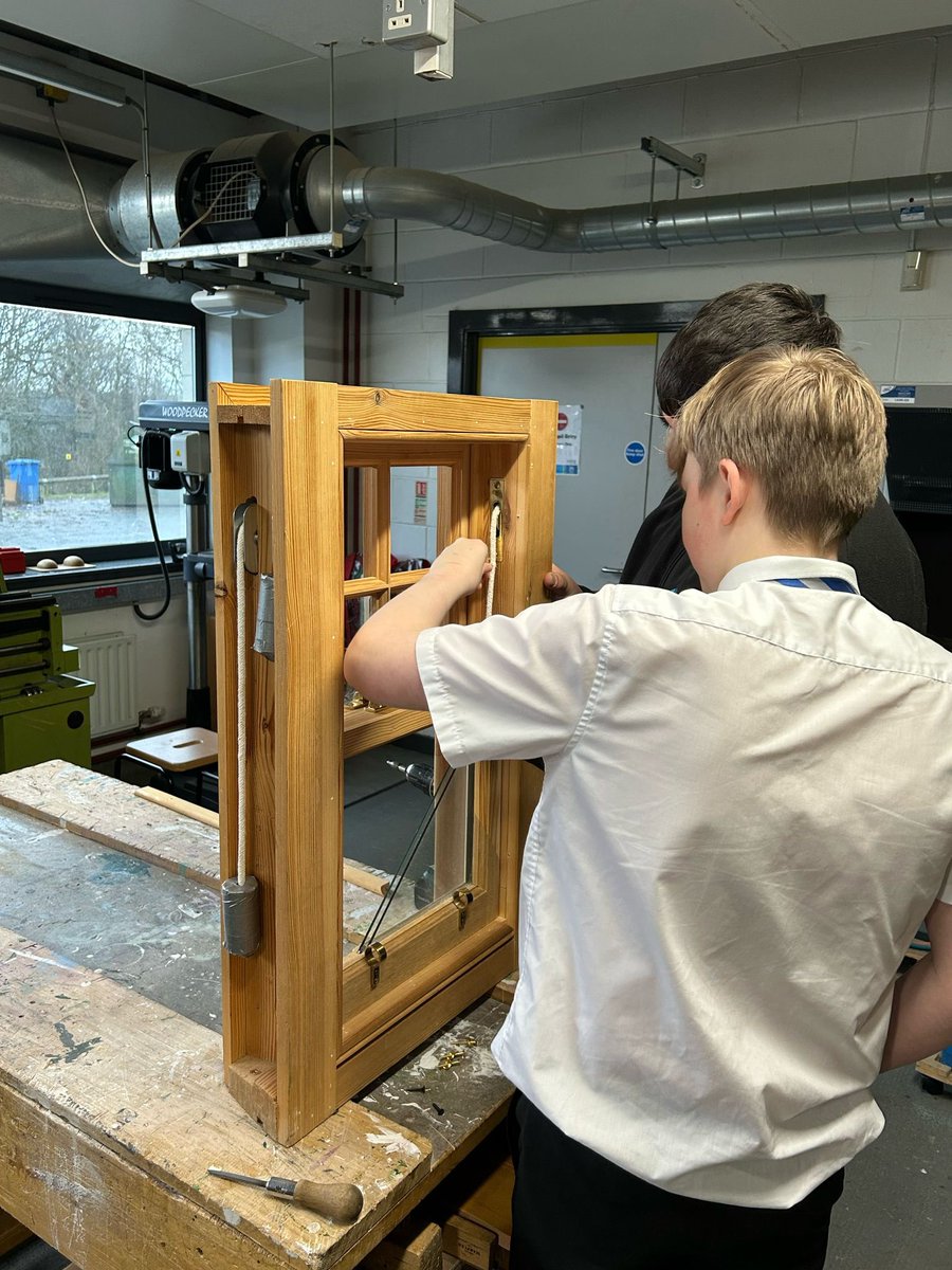 Some of the fantastic workshops our S3s took part in today, focusing on engineering, joinery, architecture and graphic design 🤩🤩