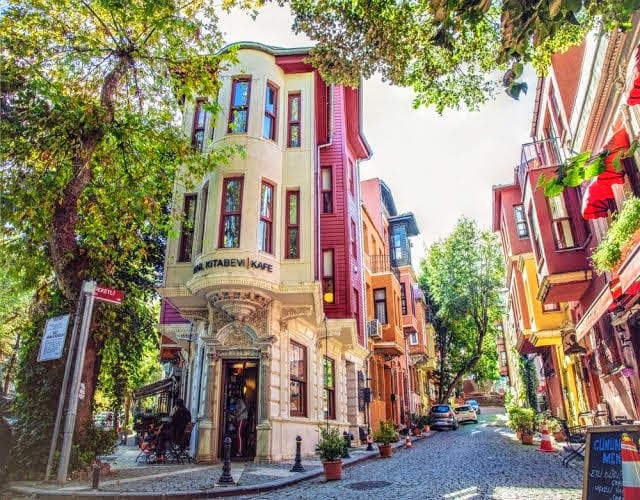 procrastino's tweet photo. Kuzguncuk, Üsküdar,  Estambul.
Uno de los barrios más pintorescos de Estambul. 
Comprar una propiedad en este barrio cuesta una fortuna. 
#estambul #Kuzguncuk #üsküdar #turquia #turkey https://t.co/SRShtBlKio