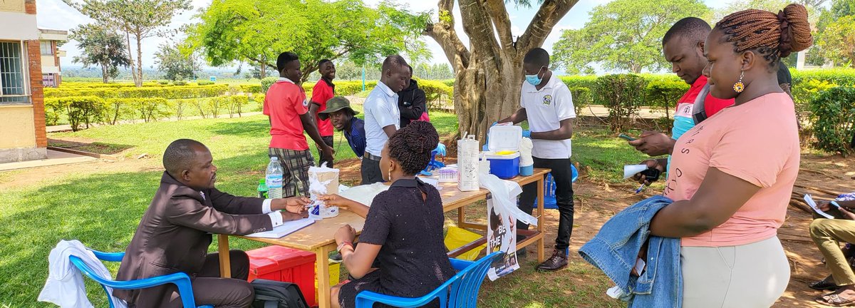 Rotaract_Busit's tweet photo. "💚 Spreading awareness and making a difference at our health project! What health tips do you live by? 🤔 #HealthAwareness #BusitemaUniversity #PaulWako #BeiraSaphina" https://t.co/37R9VdqP1Z
