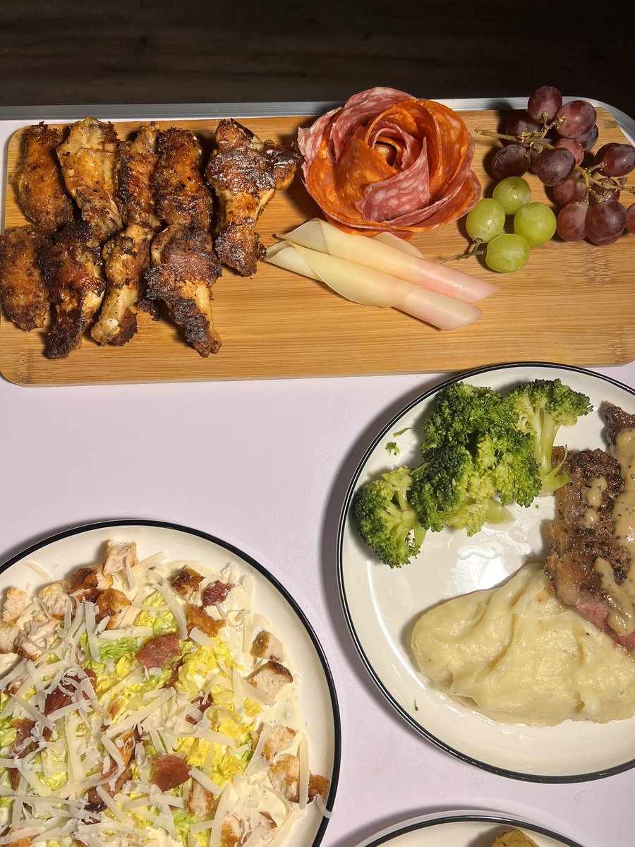 FadzaiVeanah's tweet image. Created a Valentines 3 course meal ❤️🌹

The day of love, I hope you guys receive love and show love, whether it’s to your partner, family or friends ❤️❣️❣️