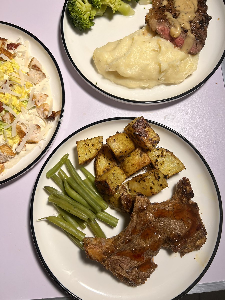 FadzaiVeanah's tweet image. Created a Valentines 3 course meal ❤️🌹

The day of love, I hope you guys receive love and show love, whether it’s to your partner, family or friends ❤️❣️❣️