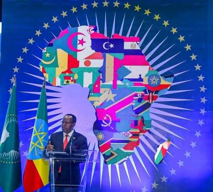 The Background of African Union meeting to day like this, Map of Ethopia was added part of somalia!! <a href="/HassanAKhaire/">Hassan Ali Khaire</a> <a href="/M_Farmaajo/">Mohamed Farmaajo</a> <a href="/FahadBinYasin/">Fahad Yasin فهد ياسين</a>