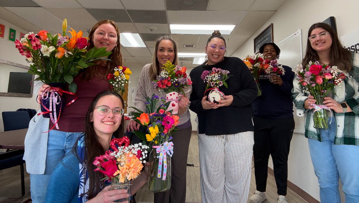 AdvancedBh's tweet image. Our GMY Frederick team got creative during group supervision, making beautiful bouquets for Galentine's Day. Which bouquet is your favorite? 💕
.
#GalentinesDay #ValentinesDay #Love #SelfLove #Flowers #MentalHealth #Frederick #Therapist #Therapists #ResilienceInBloom #Teamwork