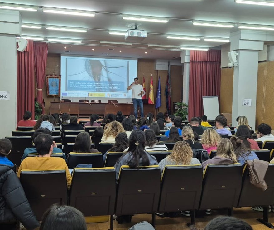 DavidGPachecoEDU (@davidgpachecoed) on Twitter photo Sesiones en <a href="/EducacionUsal/">Facultad de Educación USAL</a> con alumnos de 4° de los grados de E Infantil y Primaria @compdigedu_sa #CompDigEdu Sesiones en <a href="/EducacionUsal/">Facultad de Educación USAL</a> con alumnos de 4° de los grados de E Infantil y Primaria @compdigedu_sa #CompDigEdu