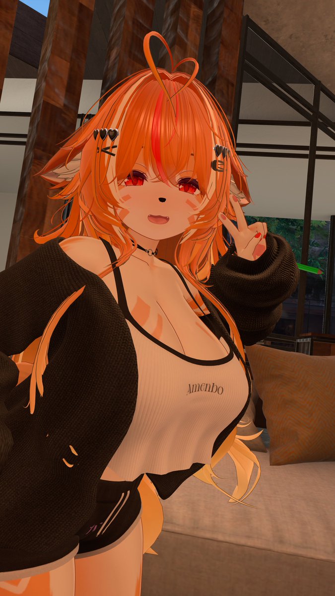 VRCの新しい子ができました!!
ミルティナベースのカーバンクルな子です! 