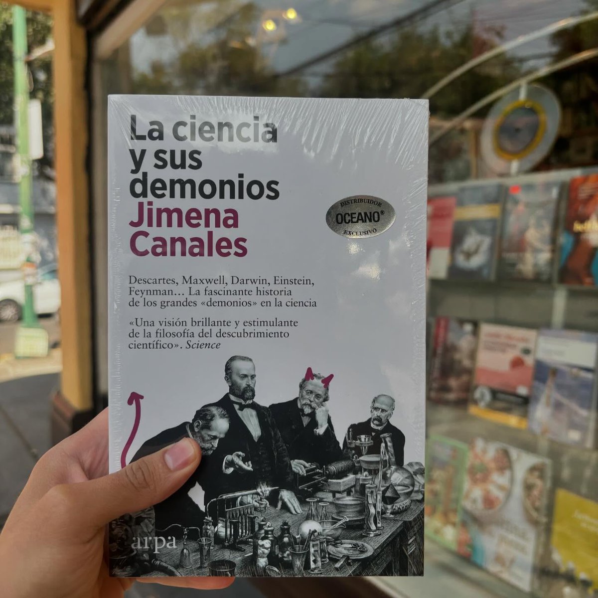 🔥 Los demonios de la ciencia 🔥

Desde Descartes hasta Einstein, los “demonios” han desafiado nuestra comprensión del mundo. 🧠⚡ Jimena Canales revela cómo estos enigmas han inspirado avances en física. 🚀📖