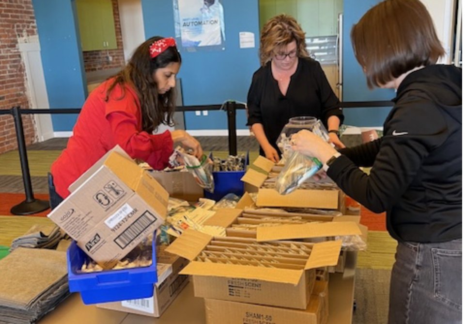 Infoblox's tweet image. At #Infoblox, we like to turn friendly competition into heartfelt missions! Yesterday, three teams tackled a football themed “Build-A-Bag” challenge in our Tacoma office. Our collective efforts scored 300 Warm Weather Kits to support our unhoused neighbors.  💚
#InfobloxLife