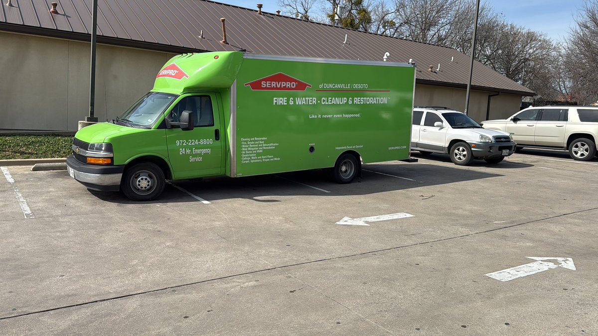 CALassiter's tweet photo. @SERVPRO good branding taking up all the spots right up front @ChipotleTweets during lunch hour. SMH https://t.co/HzoE2kX35p