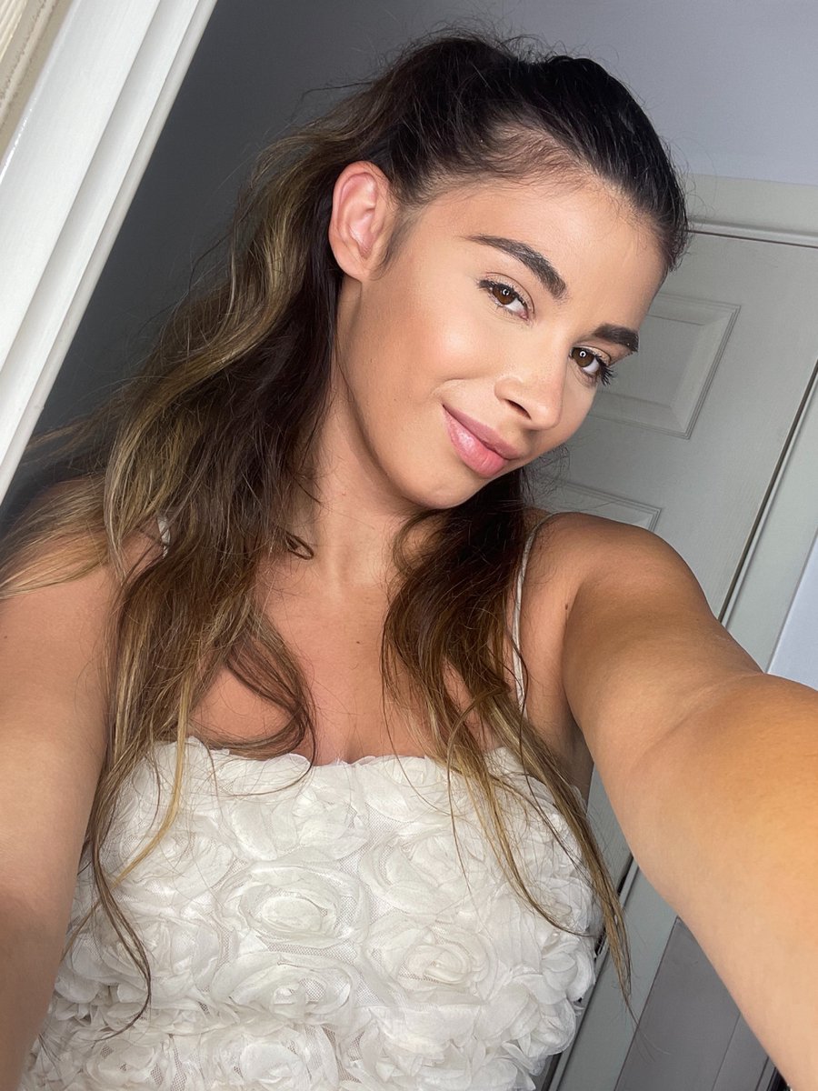Its_ellaaxx's tweet photo. @LaurenAlexis_x Who wouldn’t wanna wake up to that every day? 😏😍 https://t.co/hr7B2WCPnN