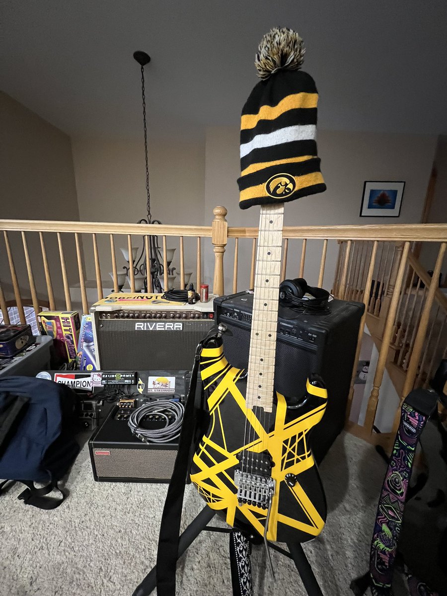 vanhaydenband's tweet photo. Stay warm knowing that your favorite tailgate band is putting together a tour βRight Nowβ for the 2025 Iowa Hawkeye football season!
π€π»ππ₯πΆππΈ
#CatchThatMagicMoment #WhichGamesWillWePlay
#VanHalen #HawkRock #Hawkeyes https://t.co/7y0gpsswAI