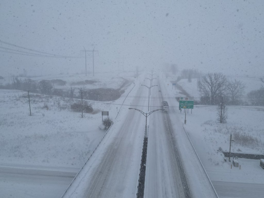 MathieuTye's tweet image. Conditions routières difficile sur la route 112 à Marieville, et sur l’autoroute 10 à Richelieu