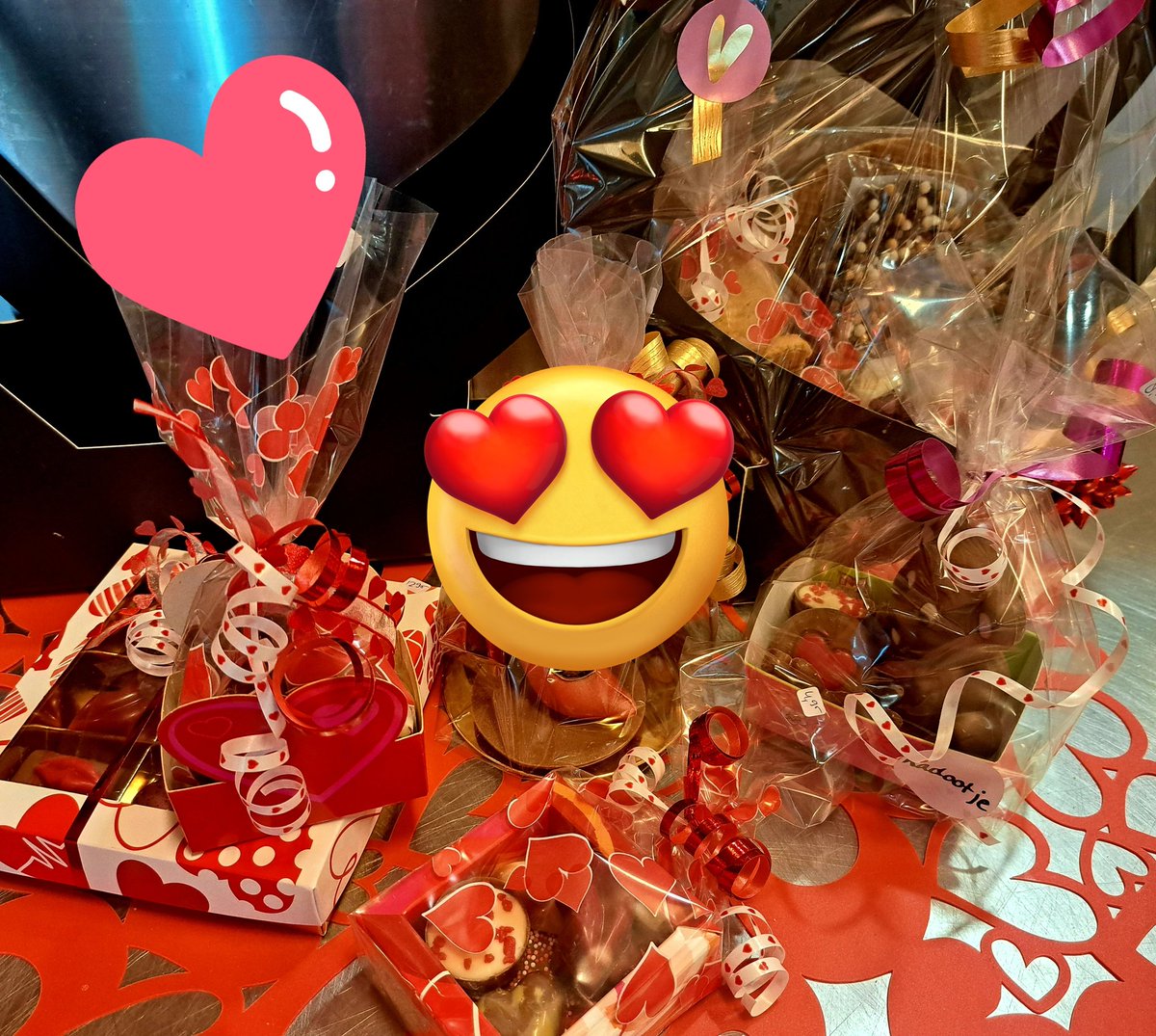 14 februari Valentijn! Heerlijke chocolade voor je liefste 💕
#Ede #Bakkerij #valentijnsdag