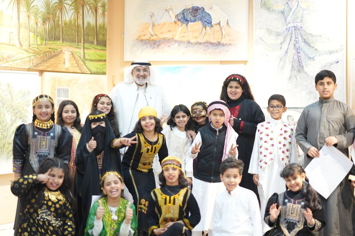 نتقدّم بجزيل الشكر والتقدير للفنان القدير / صالح النقيدان 
<a href="/Salehalnegedan/">صالح النقيدان</a>
على استضافته و تقديمه ورشة رسم للأطفال بمناسبة #يوم_التأسيس، حيث أبدعت أناملهم الصغيرة في رسم شجرة الغضا ، رمز الأصالة والصمود في أرض #عنيزة
إبداعكم ينبت الفن كما تنبت الغضا في صحارينا🌿🎨

 #نجد_العذية