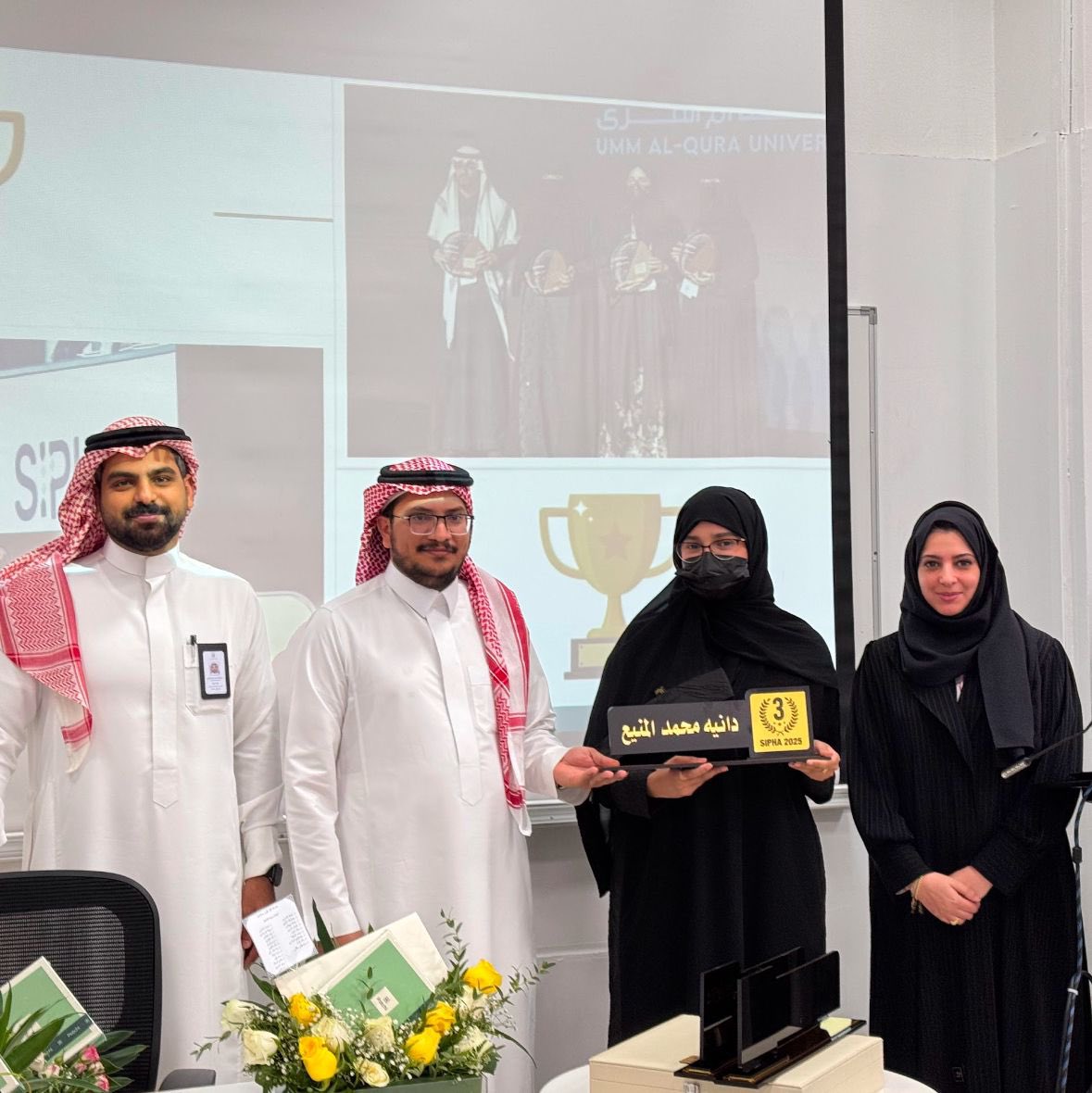 uqupharmacy's tweet photo. 📢 #تكريم |

كرّمت وحدة الامتياز بكلية الصيدلة الطلبة المتألقين الذين حققوا المركز الثالث 🥉 في المسابقة الإكلينيكية SIPHA 2025 من بين 39 جامعة، تقديرًا لجهودهم وتفوقهم.

تفخر كلية الصيدلة بطلابها المبدعين وتثمّن جهودهم، متمنية لهم مزيدًا من النجاحات والإنجازات.

#صيدلة_أم_القرى https://t.co/OVVLoUSZBT