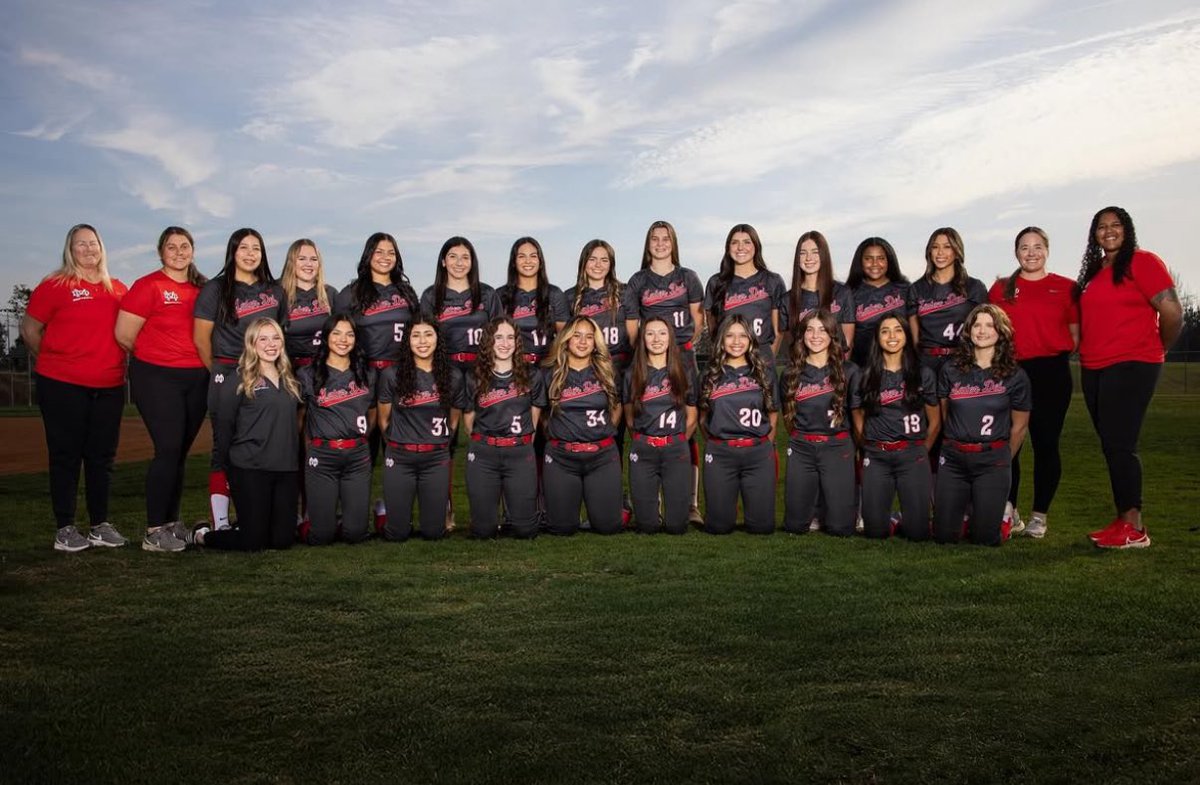 IsabellaRuby25's tweet image. Varsity squad @mdhs_softball #highschool #softball #trinityleague #weareMD #HonorGloryLove #GoMonarchs 🦁