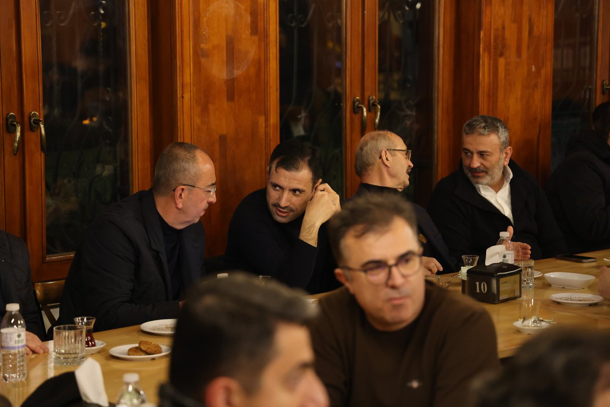 akpartimeram's tweet photo. İlçemizdeki 5 Camiide İl Bşk. @fatihozgokcen, Önceki Dönem Milletvekilimiz @sorgunahmet İl Yön. Kur. Üyelerimiz, İlçe Bşk. @mmunlafalioglu Belediye Bşk. @MustafaKavus ve Yön. Kur. Üyelerimiz ile birlikte katıldığımız program sonunda teşkilat mensuplarımız ile hasbihalde bulunduk https://t.co/nUZ7FPaarJ