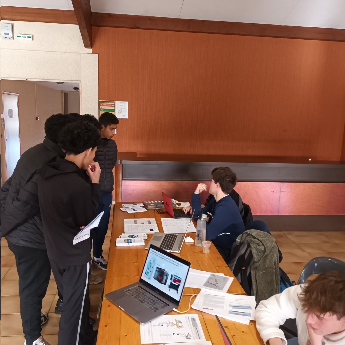 Participation des élèves de 3eme au Forum des Formations organisé à Vic Fezensac. Rencontre avec des lycéens  du Gers et des Hautes Pyrénées. Echanges, organisation de mini stages #PARCOURS <a href="/dsden32/">DSDEN32</a> <a href="/farid_djemmal/">Farid Djemmal</a>