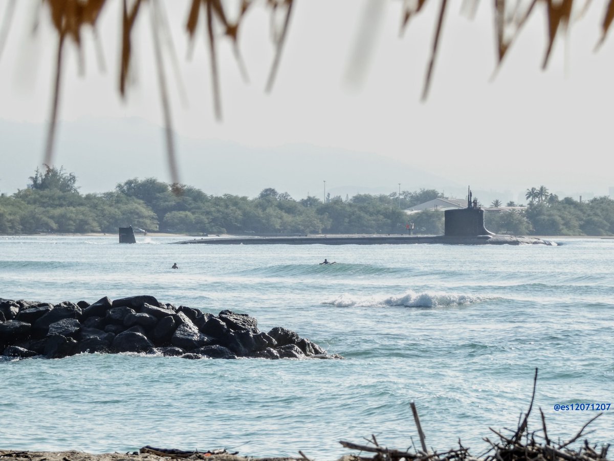 ES12071207's tweet photo. Virginia-class nuclear-powered attack submarine leaving Pearl Harbor, Hawaii  - February 13, 2025 #virginiaclass https://t.co/iTIwmaGdVC