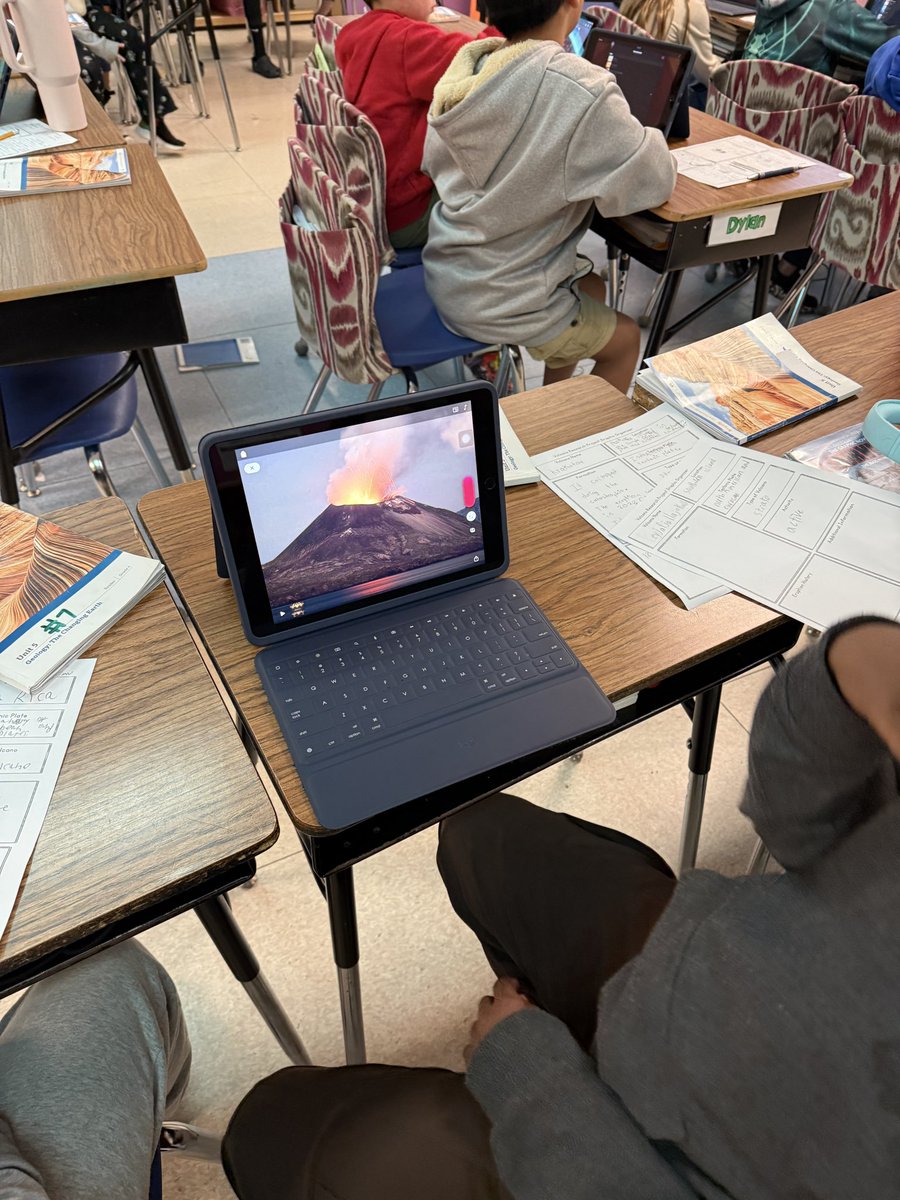 ShannonP511's tweet image. ✨In honor of Digital Learning Day, we’re celebrating student creativity &amp;amp; problem-solving skills at Alamance Elem! From exploring new tech to tackling challenges with fresh ideas, they’re turning innovation into impact. 💡 
Happy Digital Learning Day
#DLDay @jmaness4 @Super_GCS