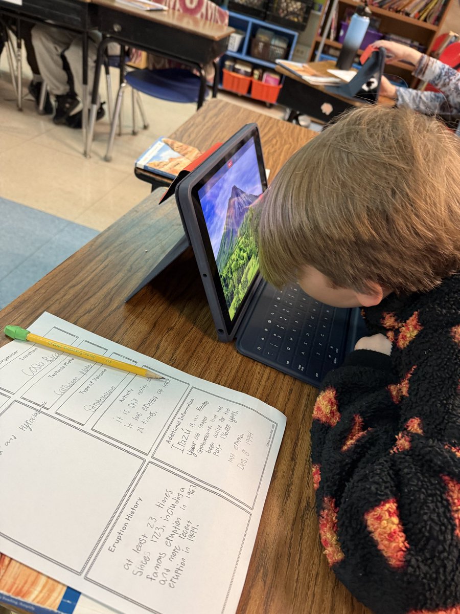 ShannonP511's tweet image. ✨In honor of Digital Learning Day, we’re celebrating student creativity &amp;amp; problem-solving skills at Alamance Elem! From exploring new tech to tackling challenges with fresh ideas, they’re turning innovation into impact. 💡 
Happy Digital Learning Day
#DLDay @jmaness4 @Super_GCS