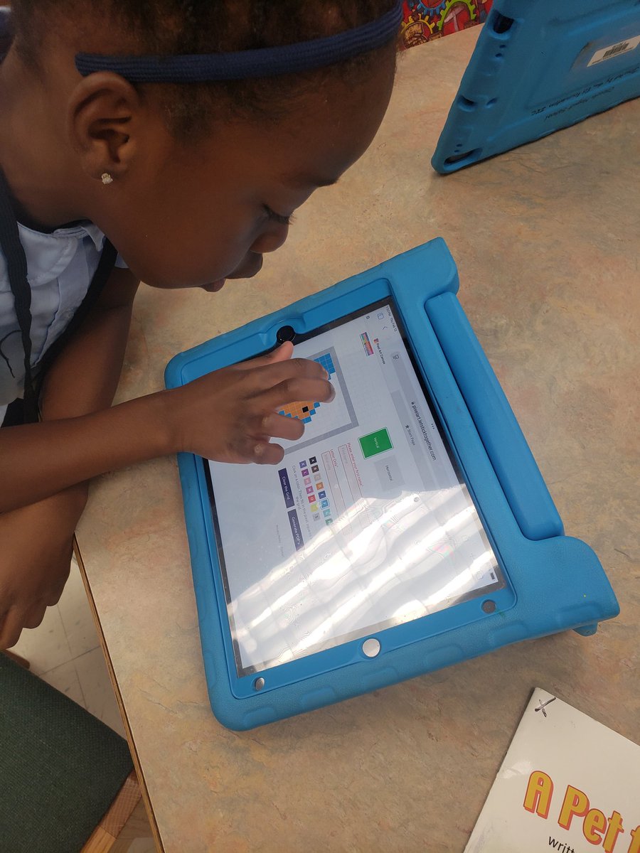 DianeParentela's tweet photo. 1st grade Ss creating pixel art pets after listening to My Pet Feet #ssyrajr @FloridaMediaEd @IRCSchools @MagnetOsceola #DLDaysdirc25 https://t.co/EhIPt3eCNM