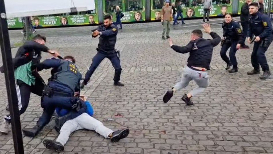 SaP011's tweet photo. In soli 12 mesi in Germania ci sono stati 5 attentati terroristici, tutti di matrice islamica. 

Tutti commessi da immigrati richiedenti asilo. 

Però il problema sono i “fassisti” eh. https://t.co/uDi8hU9bx9