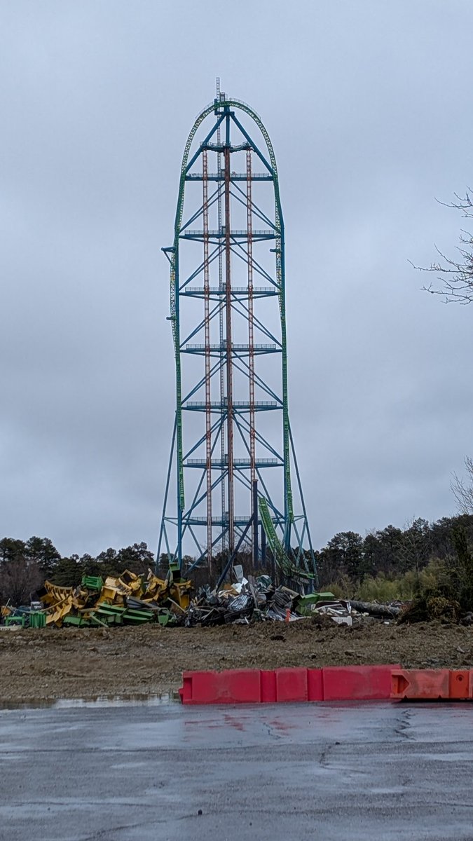 6zackattack's tweet image. Kingda Ka, more like Kingda about to be blown up.