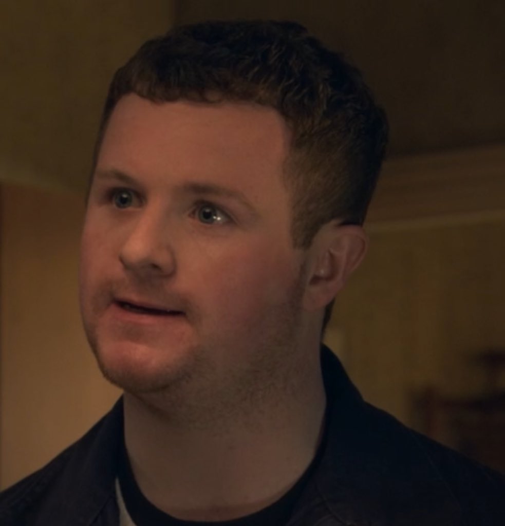 mr_sjpatterson's tweet photo. Steve McFadden as Phil Mitchell in 1990 vs Daniel Delaney as Phil in 1985 flashback scenes. 

This is uncanny. Incredible similarities, in terms of looks, mannerisms and personality. #EastEnders https://t.co/oGA0TSE8he