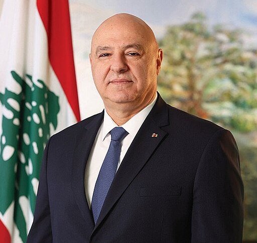 هذا أول اختبار لك يا فخامة الرئيس. إما أن تكسر شوكتهم وإما أن يكسروا هم هيبة الدولة.
لا تخيب آمالنا🙄