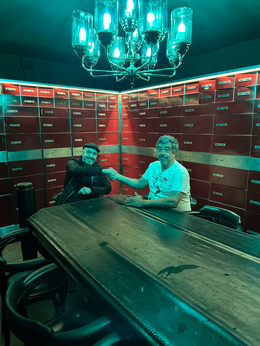 Cartoonist <a href="/kapdigital/">Kap</a>, <a href="/FrenteVinetista/">Asociación Frente Viñetista</a>, met  <a href="/FernandoMdelaC/">Fernando Morales-de la Cruz</a>, founder &amp; EiC <a href="/Cartoons4Change/">Cartoons For Change</a>, to plan the exhibition of cartoons in facades, windows &amp; storefronts of Barcelona to defend the right of all girls and boys to education and to demand #ZeroChildLabour &amp; #ZeroSlavery