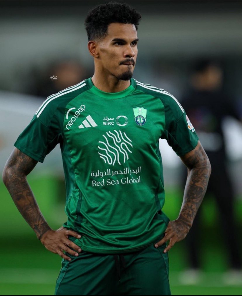 أقوى مقلب في الدوري السعودي اخخخ الاعب مايعرف يمسك الكوره والله ما يعرف يمشي ولا يعرف يشوت ولا يعرف يناول وا اناني بشكل !! 
ماقول غير الله ياخذ الاداره المعفنه إلى متى واحنا على هالحال ياناس 💔💔💚؟
#الاهلي_النصر