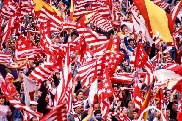 culturayesenzia's tweet photo. Más fotos de la afición atlética en la final de Recopa de Europa en Lyon 1986. https://t.co/JvMLatbF38