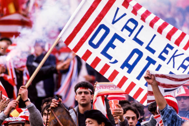 culturayesenzia's tweet photo. Más fotos de la afición atlética en la final de Recopa de Europa en Lyon 1986. https://t.co/JvMLatbF38