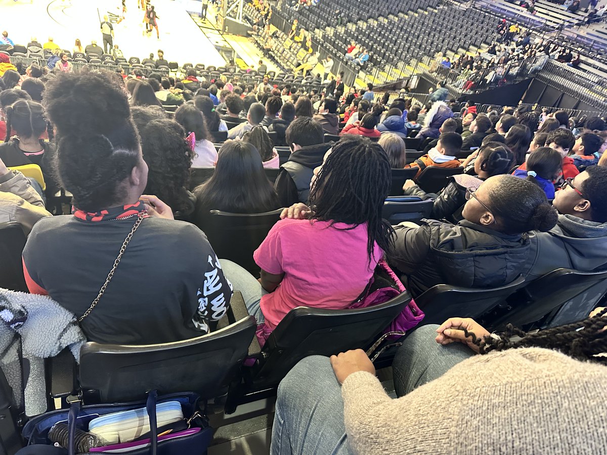 RVAOwls's tweet photo. RVA students had a blast cheering for the Rams. 📷 https://t.co/7fhYYJdvrt