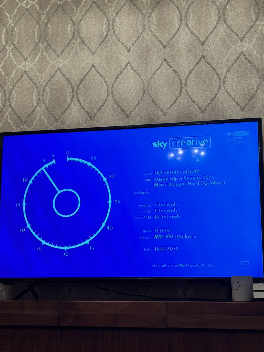 5 mins to go for the kickoff of the Super league 2025 season and this is the picture <a href="/AmateurishRL/">Amateurish Rugby League</a>