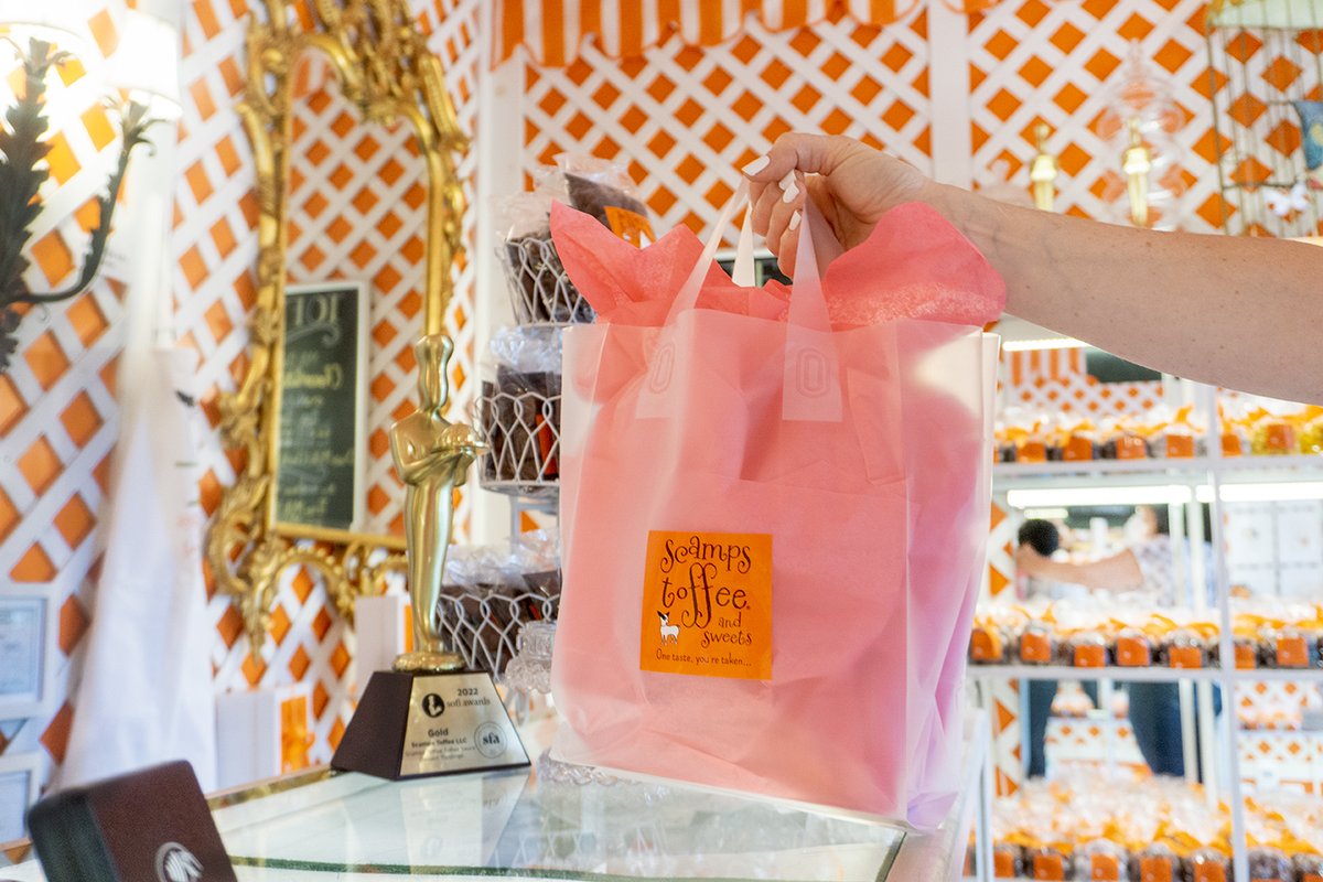 ScampsToffee's tweet photo. Are you a Valentine’s Day gift procrastinator?😳 Scamps has got your back! 😉

You can order your toffee online and pick it up at our Ligonier storefront on Valentine's Day. ❤️

We'll be open from 10am - 4pm!

Order now: https://t.co/RIt7DGOqy9 https://t.co/oOWgzzboqd
