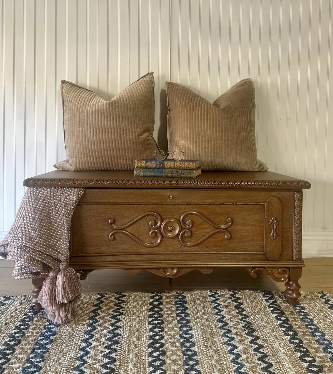 GeneralFinishes's tweet image. "Family keepsake, belonging to my clients’ mother. Stripped, sanded, stained #generalfinishes Antique Oak #waterbased Stain. I love the neutral, aesthetic tone. Sealed in GF High Performance topcoat, she is ready for another century" - La Petit Bureaux

  generalfinishes.com/where-to-buy