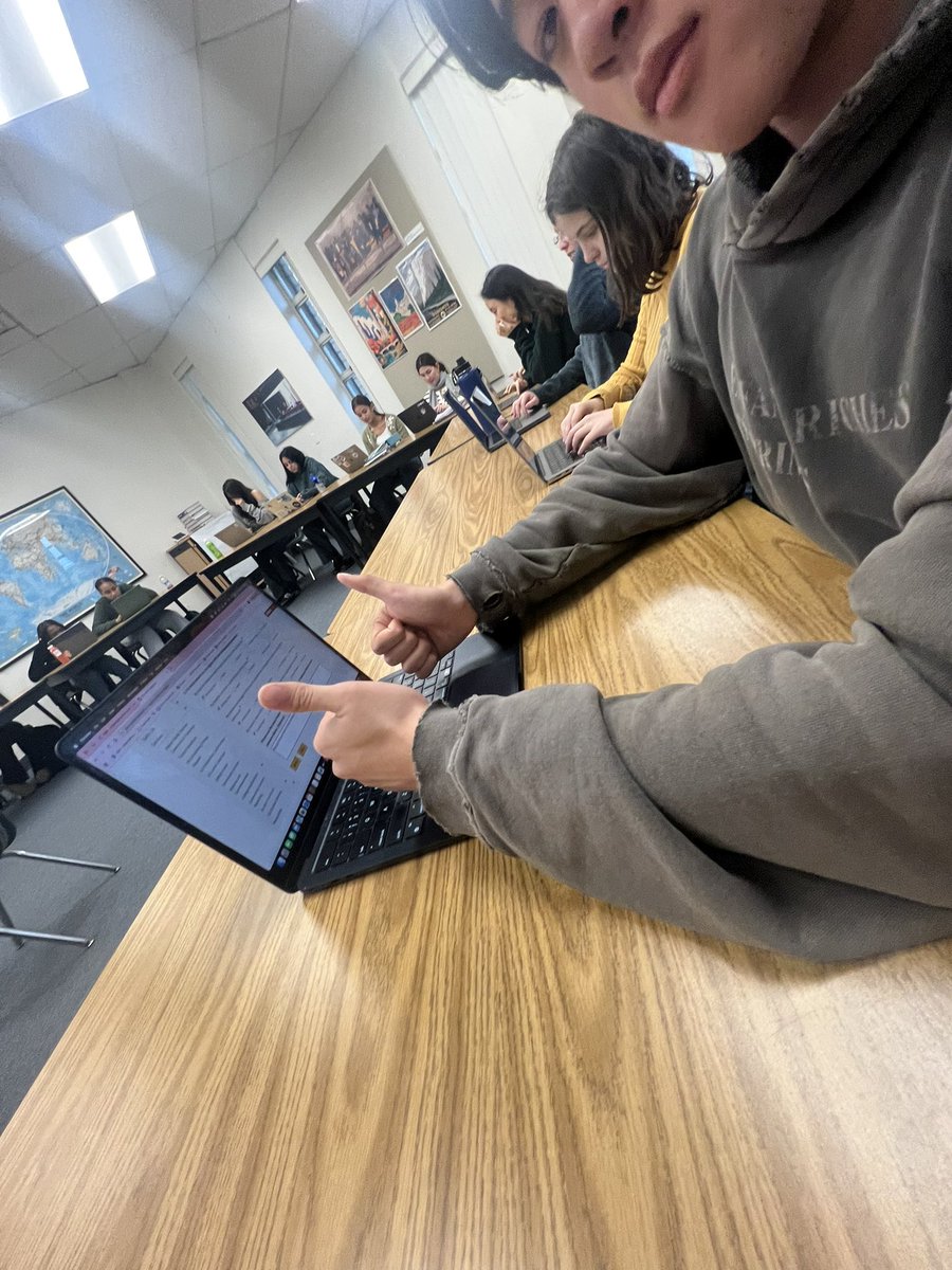ElliottSimon18's tweet photo. @MaximusPrime_07 going above and beyond for the teacher survey https://t.co/q9TkannIaM
