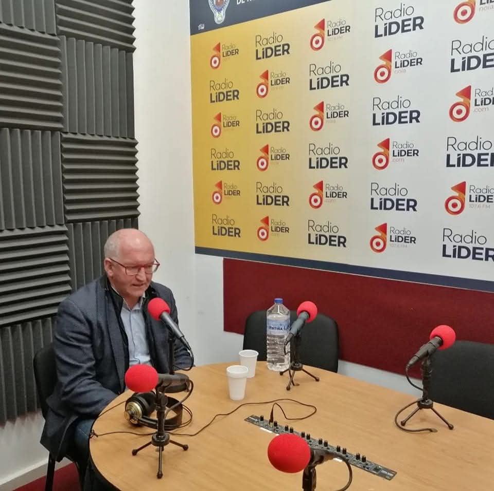 Non quero acabar o día sen felicitar aos profesionais da radio no seu día. Un medio de comunicación cercano e fundamental no noso día a día. Parabéns a todos. #DíaMundialDaRadio