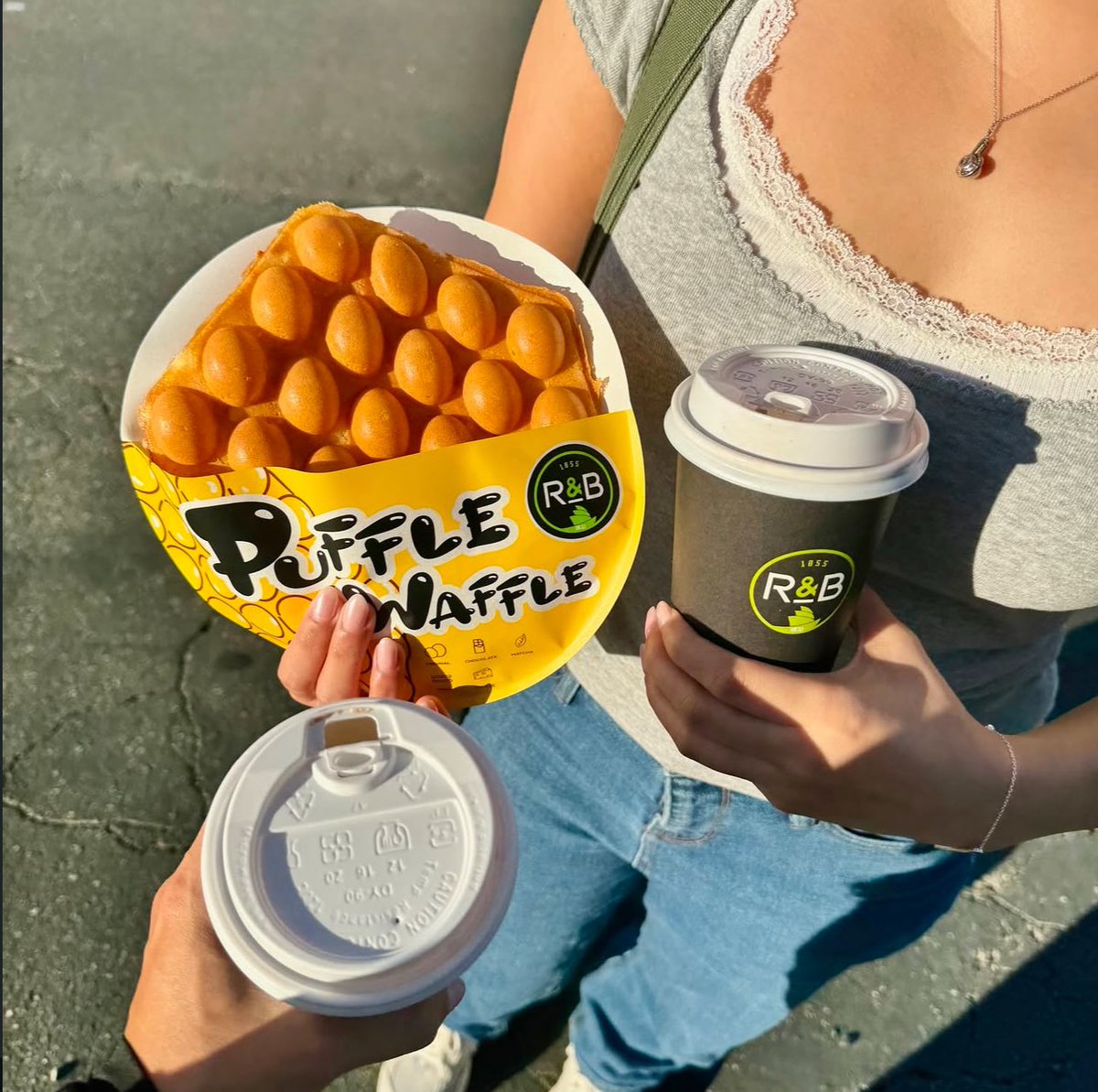 brb making puffle waffles &amp; R&amp;B Tea drinks  my whole personality now 🧇✨
#boba #rbtea #bubbletea #waffle #foodie