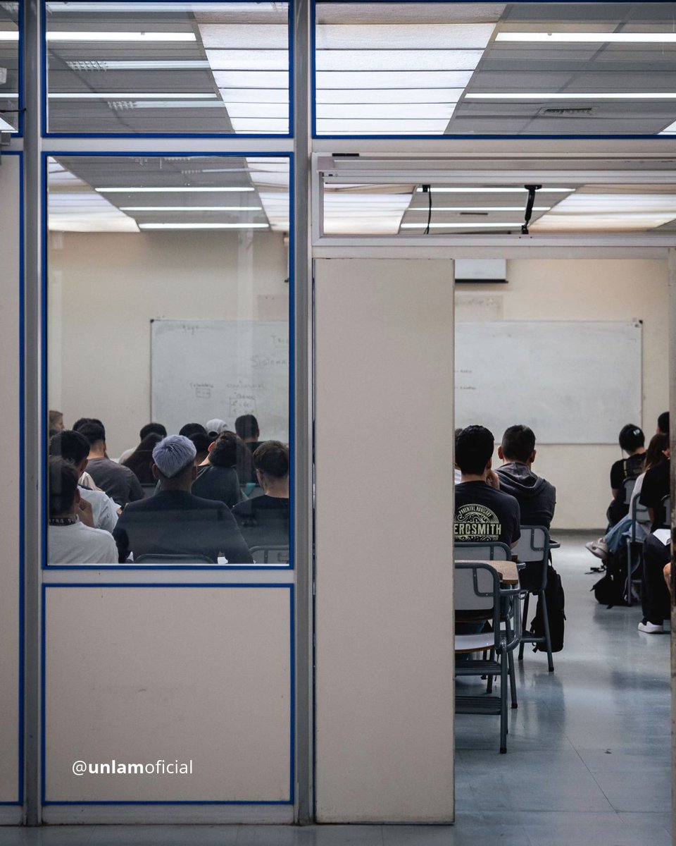 UnlamOficial's tweet photo. 📷 Cursar en la UNLaM se ve así.

🖊️ Un desafío lleno de aprendizaje y nuevas experiencias.

#UNLaM #estudiantes #aprendizaje #universidad https://t.co/JfokVhcqhn