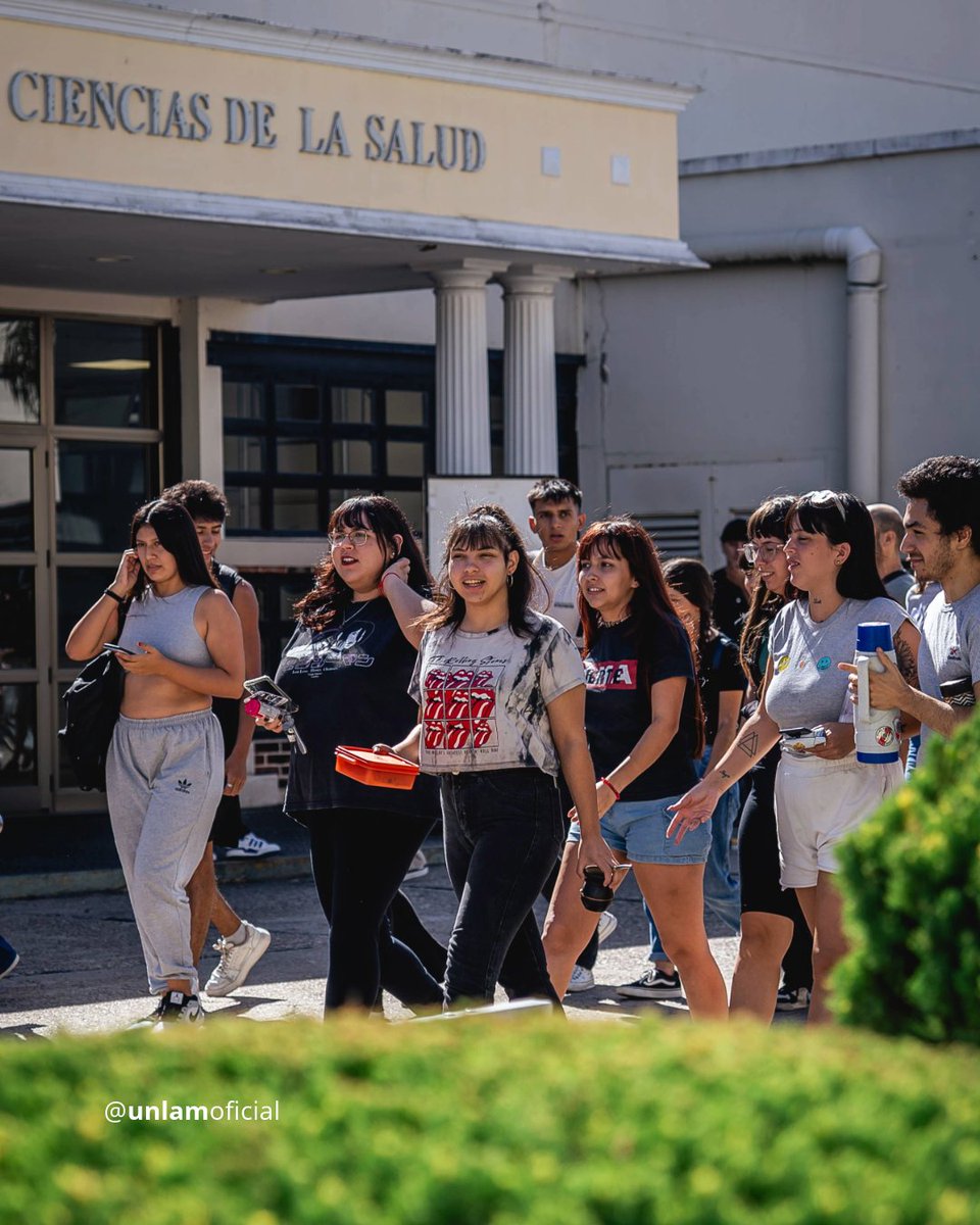 UnlamOficial's tweet photo. 📷 Cursar en la UNLaM se ve así.

🖊️ Un desafío lleno de aprendizaje y nuevas experiencias.

#UNLaM #estudiantes #aprendizaje #universidad https://t.co/JfokVhcqhn