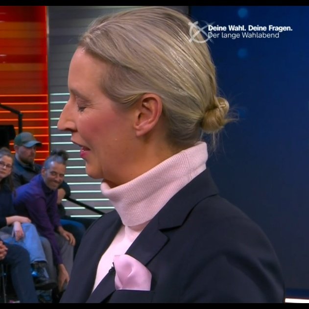 l8nighttracker's tweet photo. Wenn dir ein rechtschaffender deutscher Bürger nachweist, dass du außer Hass und Beleidigungen zu verbreiten, nichts auf die Reihe bringst und noch nicht mal dein eigenes Wahlprogramm kennst.
#Weidel #Klartext https://t.co/1fvTLAHQLg