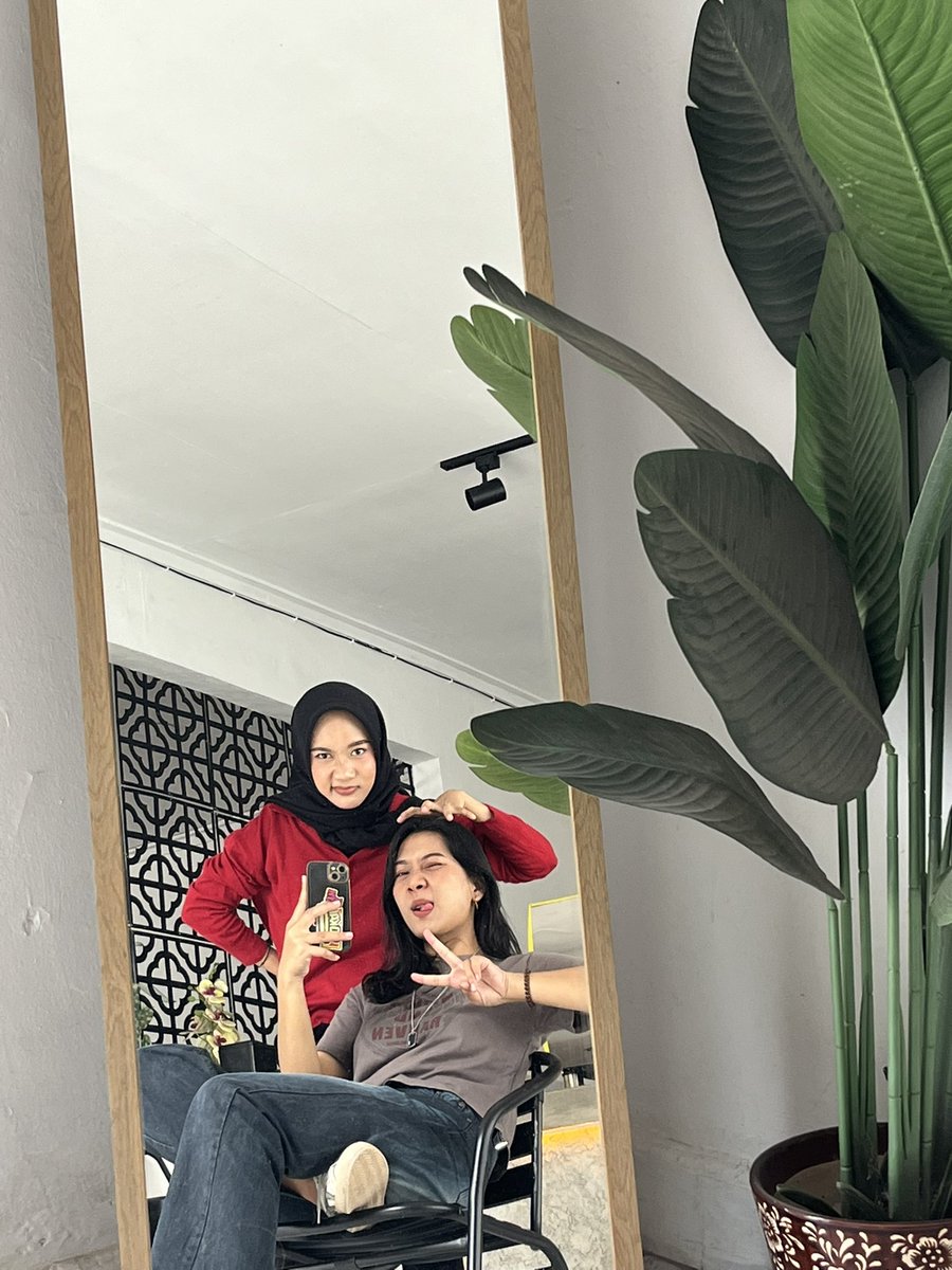 mutizefanya's tweet photo. tbtb barista kak?? https://t.co/5vrTuCfPdx