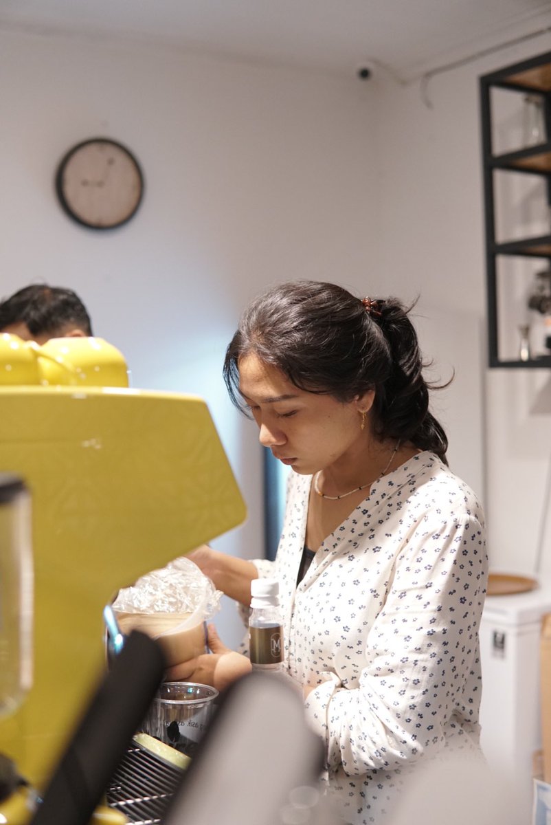 mutizefanya's tweet photo. tbtb barista kak?? https://t.co/5vrTuCfPdx
