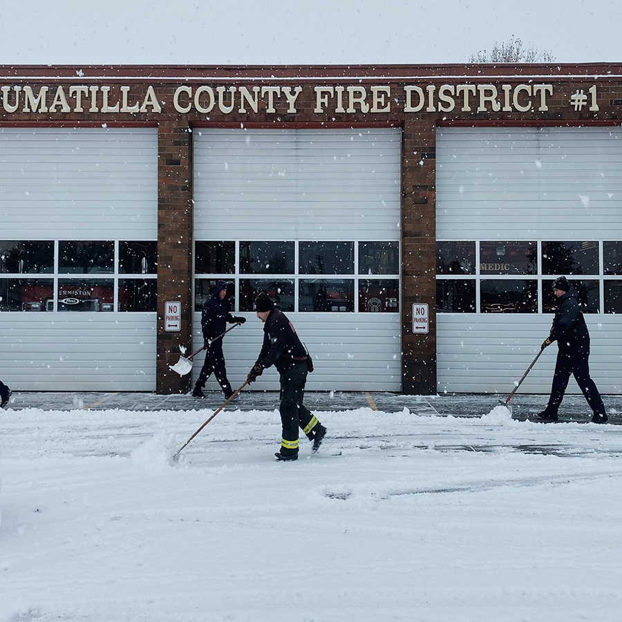 firedistrictone's tweet photo. We’re seeing another round of winter weather today as snow falls with a winter weather advisory in effect now until 4PM tomorrow!

Remember to use caution while driving and reduce your speed on the roads. With low temps, make sure you’re properly dressed for the cold! https://t.co/J5vprVuinb