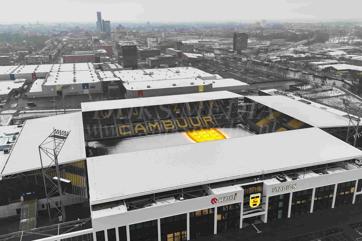 Het Kooi Stadion in de sneeuw #cambuur #toposs #sneeuw #winter #kkd #voetbal