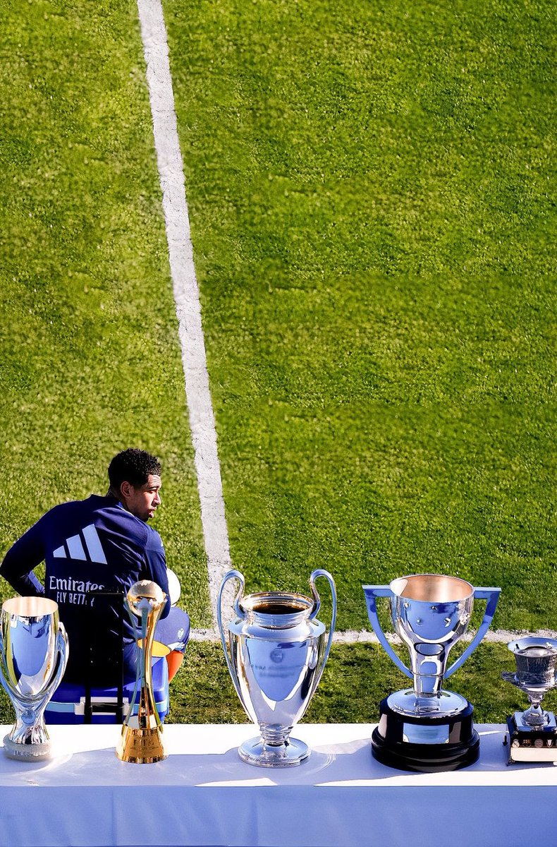 camaohcamaoh's tweet photo. Jude's debut at Madrid.
That's it. https://t.co/eEKXmikwMm